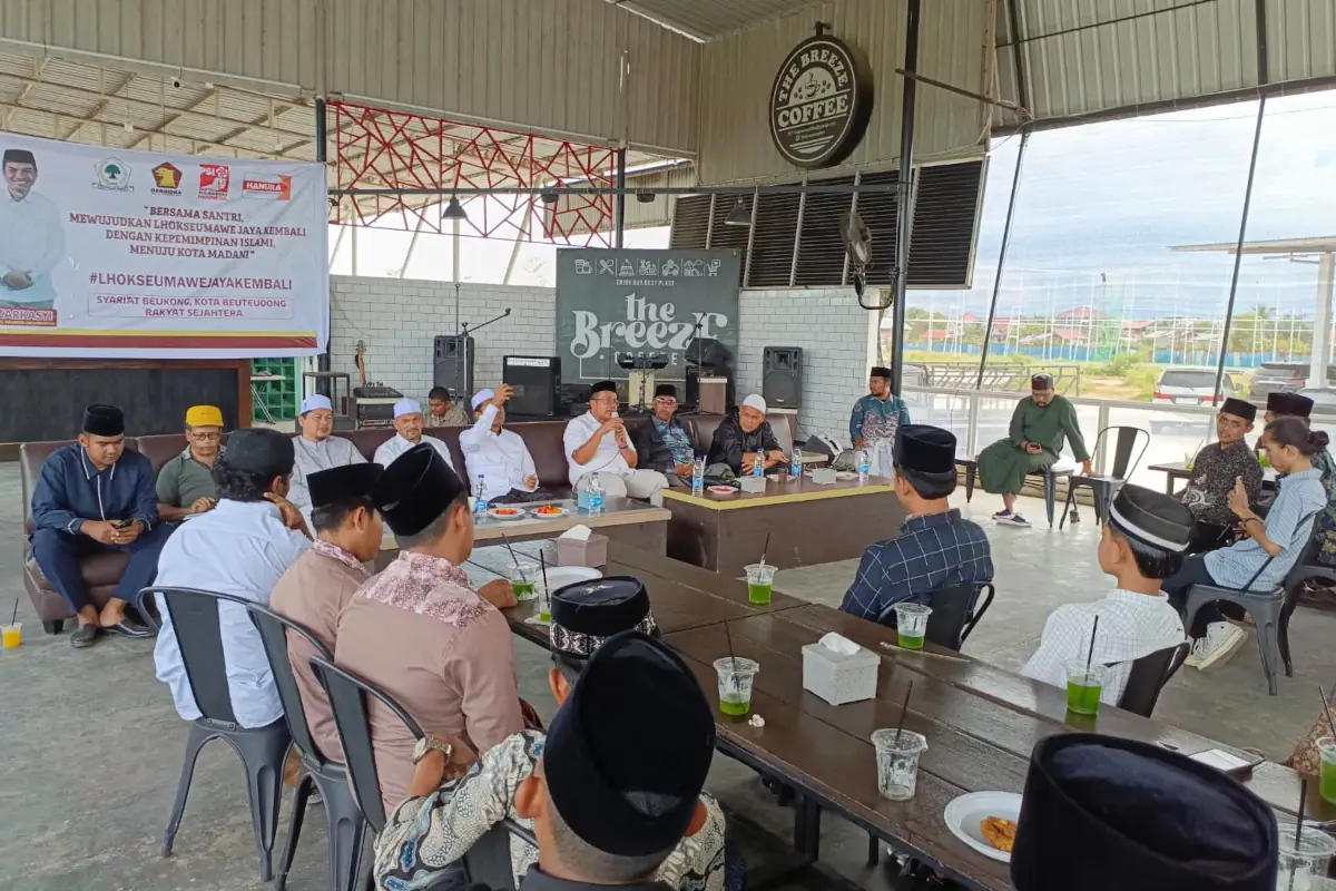 Bakal pasangan calon Wali Kota-Wakil Wali Kota, Fathani-Zarkasyi bersilaturahmi dengan para santri di The Breeze Coffee, Kamis, 19 September 2024. Foto: Istimewa