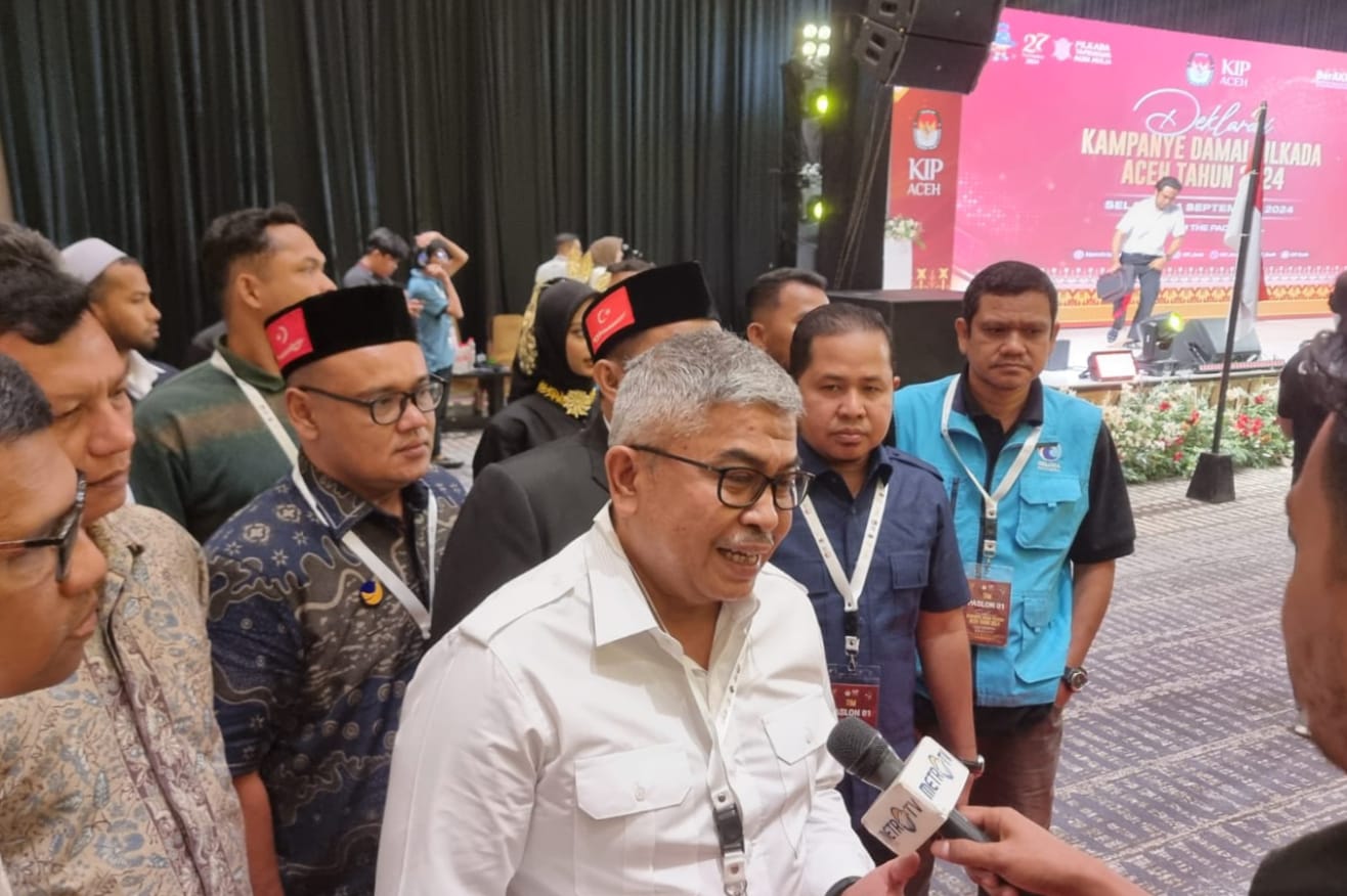 Bustami Hamzah atau Om Bus didampingi Fadhil Rahmi atau Syeh Fadhil, usai Deklarasi Kampanye Damai Pilkada di Hotel The Pade, Selasa malam, 24 September 2024. Foto: Tim Om Bus-Syeh Fadhil