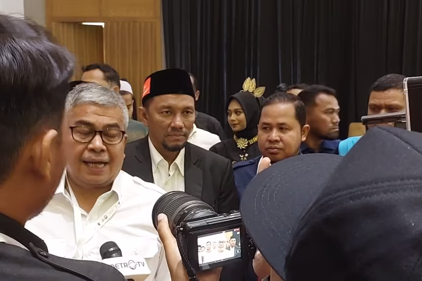 Om Bus dan Syeh Fadhil di sela-sela deklarasi pemilu damai di Hotel The Pade, Selasa malam 24 September 2024. Foto: Tim Om Bus-Syeh Fadhil