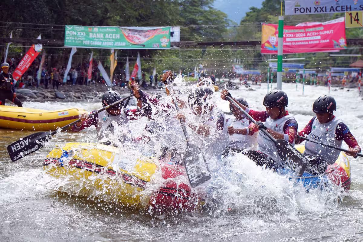 Tim Arung Jeram Aceh saat bertanding di Lawe Mamas, Aceh Tenggara. Foto: Diskominfo Aceh Tenggara