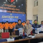 Konferensi pers pengungkapan kasus judi online yang dikendalikan oleh Warga Negara Asing (WNA) asal Cina. Foto: Liputan6.com/Nanda Perdana Putra