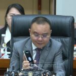 Momen presiden terpilih Prabowo Subianto berbicara kepada para hakim di rapat DPR melalui sambungan telepon dengan Wakil Ketua DPR Sufmi Dasco Ahmad pada Selasa, 8 Oktober 2024. Foto: tangkap layar TV Parlemen