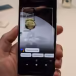 Ilustrasi pengguna smartphone menggunakan Google Lens. Foto: pocket-lint.com