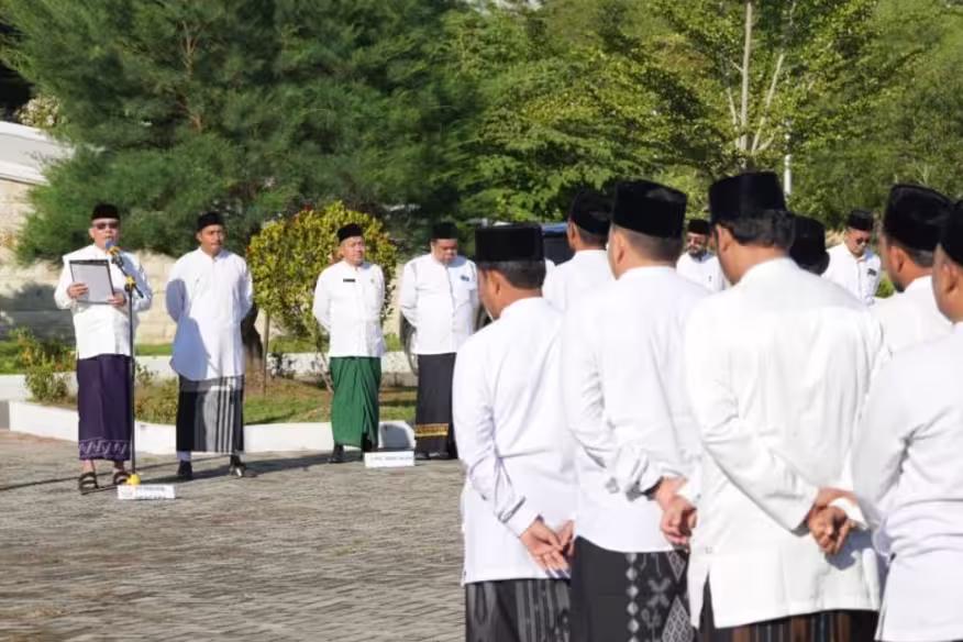 Kompak Pakai Sarung, Civitas Akademika IAIN Lhokseumawe Gelar Peringatan Hari Santri Nasional