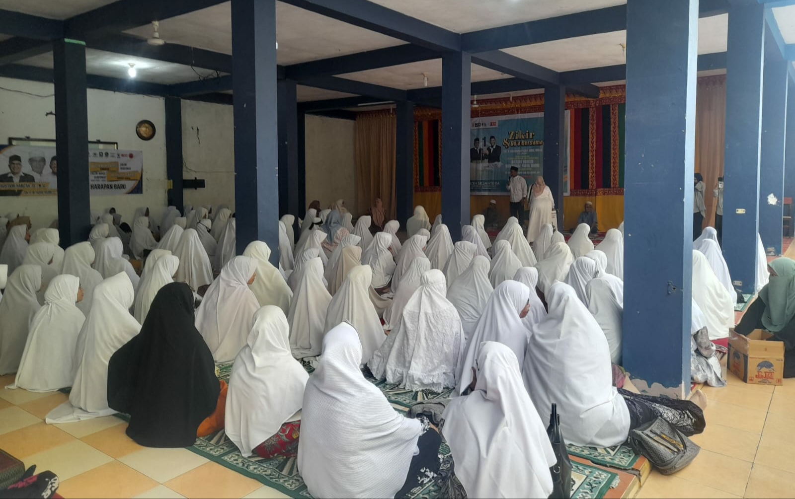 Jemaah Sirul Mubtadin Geulanggang Teungoh berzikir