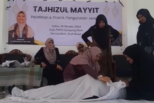 Sarina Aini Istri Syeh Fadhil Latih Ibu-ibu Praktik Tajhizul Mayyit