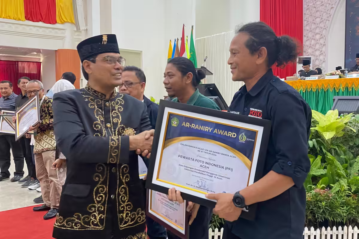 PFI Aceh Terima Ar-Raniry Award dari Rektor UINAR