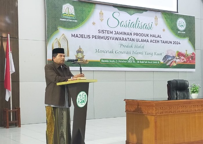 Ketua MPU Aceh, Tgk. H. Faisal Ali menyampaikan sambutan saat membuka kegiatan Sosialisasi Sistem Jaminan Produk Halal di Gedung Tgk. H. Abdullah Ujong Rimba MPU Aceh, Rabu (2/10/2024). Foto: MPU Aceh