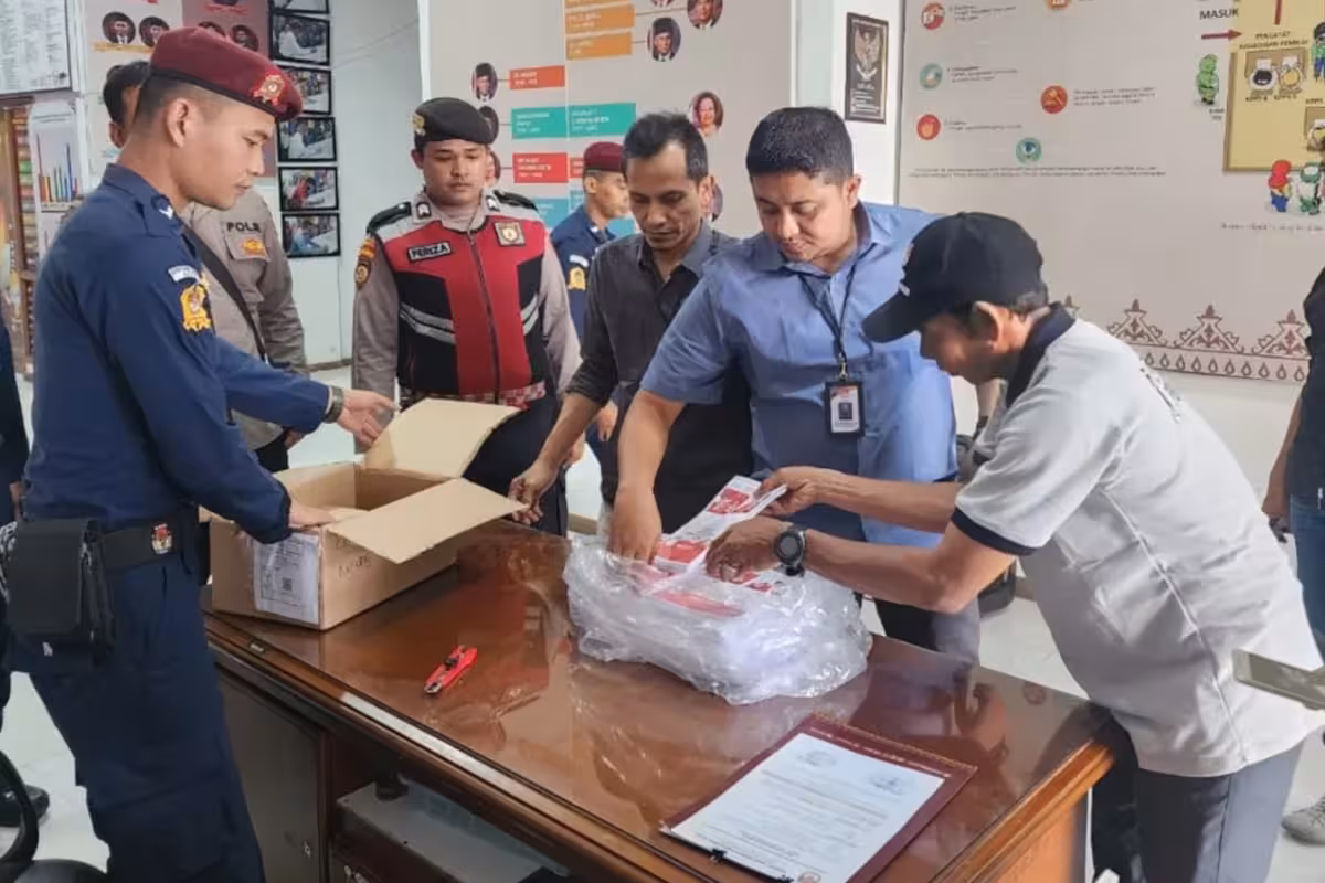 KIP Aceh serahkan surat suara PSU ke KIP Banda Aceh