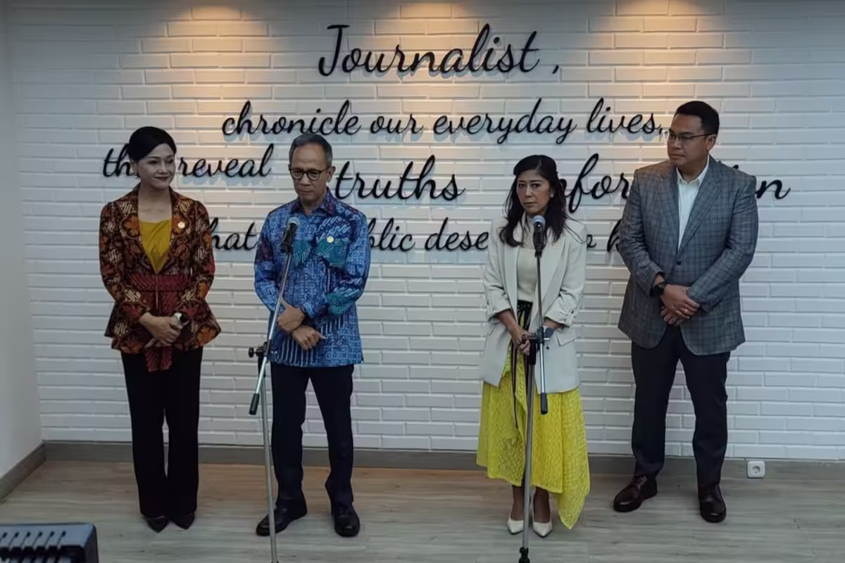 Menkomdigi dan Kepala OJK