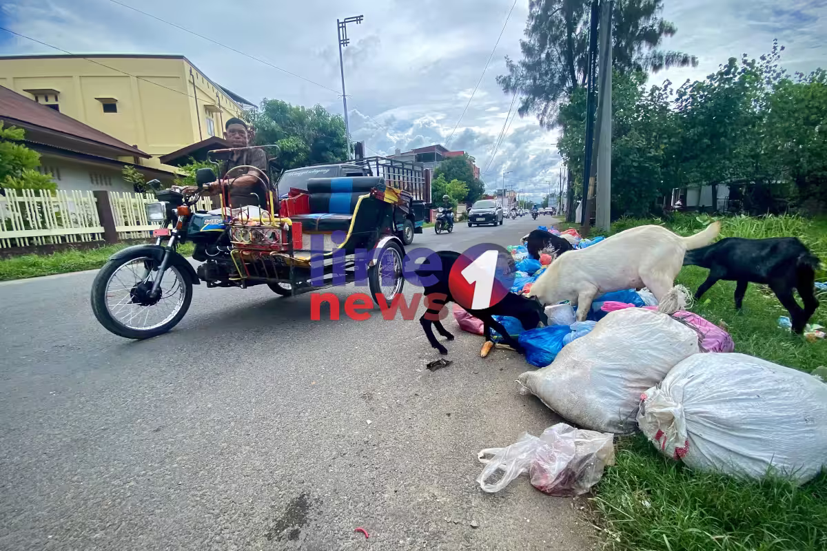 Tumpukan sampah di Lhokseumawe Line1News Fajar3