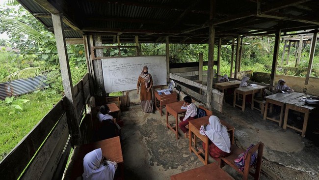 guru di sebuah sekolah di jambi