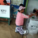 nyoblos di tengah banjir