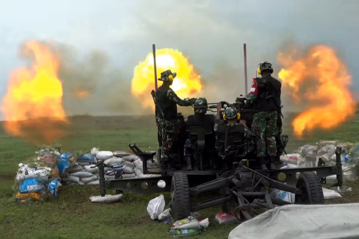 TNI AD Latihan Perang (1)