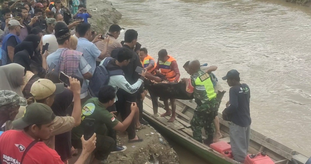 evakuasi korban boat robin terbalik