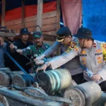 tim gabungan memeriksa alat penambangan emas ilegal