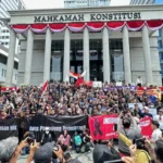 unjuk rasa di MK