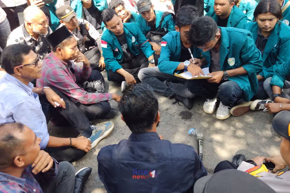 Demo Tolak Kenaikan PPN Line1News Yasir (1)