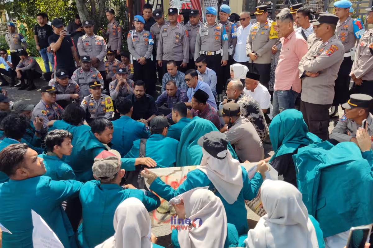 Demo Tolak Kenaikan PPN Line1News Yasir (14)