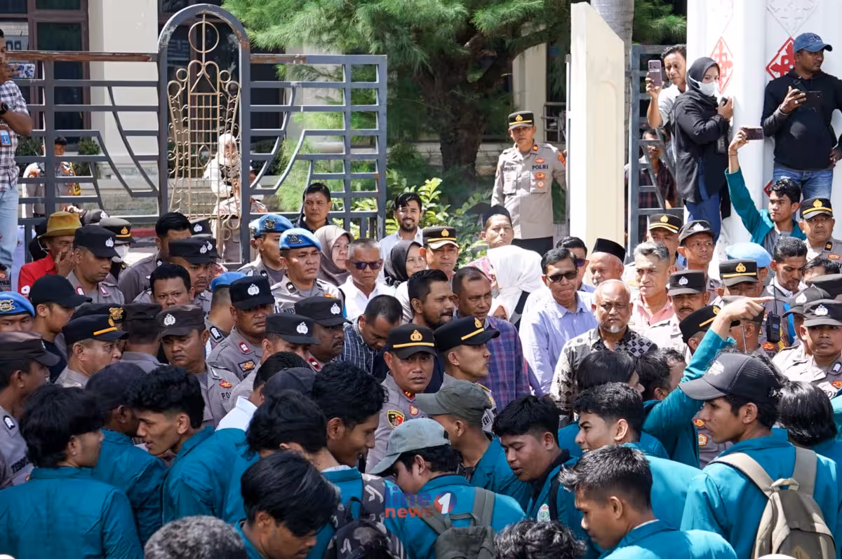 Demo Tolak Kenaikan PPN Line1News Yasir (18)