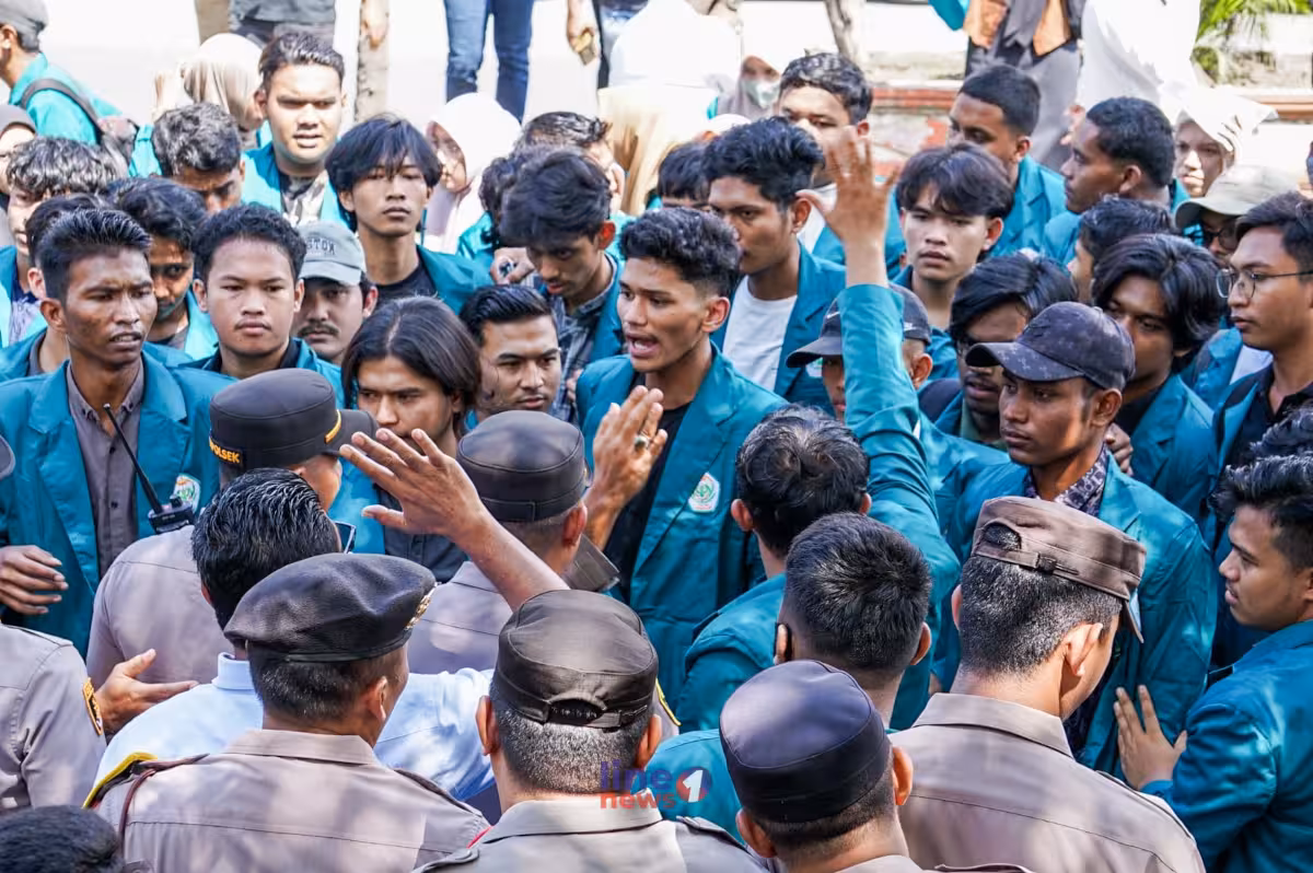Demo Tolak Kenaikan PPN Line1News Yasir (19)