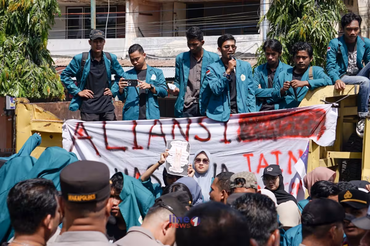 Demo Tolak Kenaikan PPN Line1News Yasir (3)