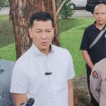 Direktur Reserse Narkoba Polda Metro Jaya, Kombes Pol. Donald Parlaungan Simanjuntak (tengah)
