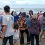 Pantai Ujong Blang saat warga terseret ombak