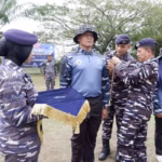 Penyematan pin peserta retret bela negara