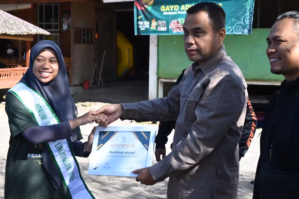 wisuda fjl