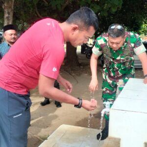 Danrem Ali Imran mencoba air di Masjid IC