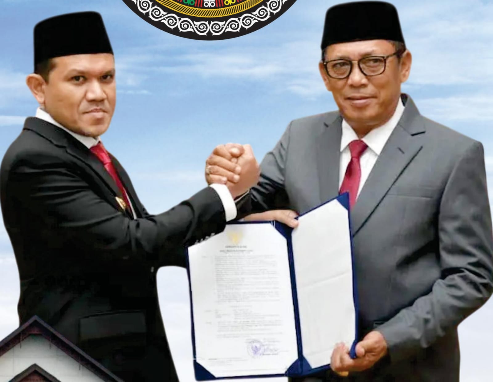 Wagub Dek Fad serahkan SK pengangkatan kepada Alhudri. Foto: Humas Pemerintah Aceh