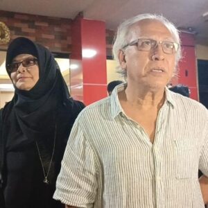 Iwan Fals dan istrinya Yos
