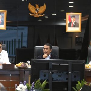 Mentan Amran dan Wamen serta Dirut Bulog