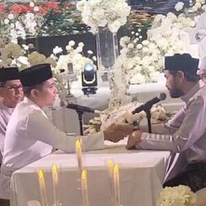 Momen Mualem menikahkan putrinya
