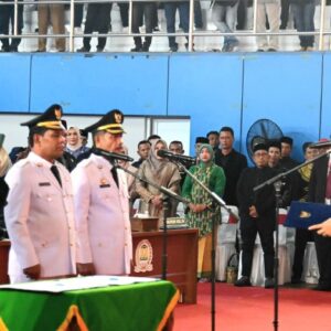 Mualem Lantik Bupati Wabup Aceh Besar