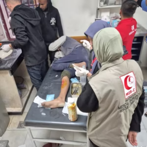 Petugas medis di UGD RS Indonesia