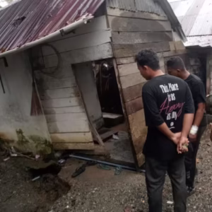 Rumah terkena erosi Krueng Woyla