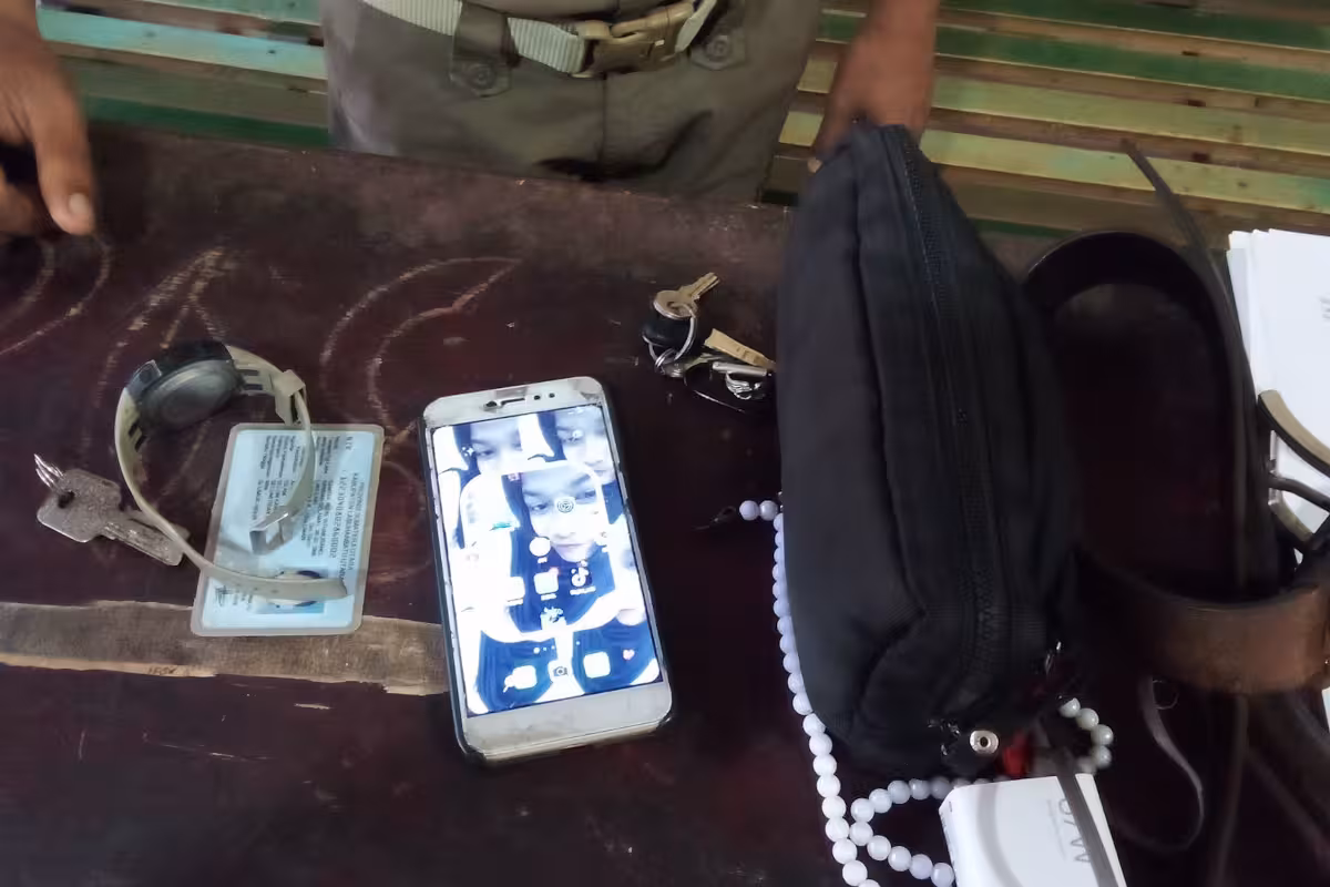 Satpol PP WH gerebek rumah (7)