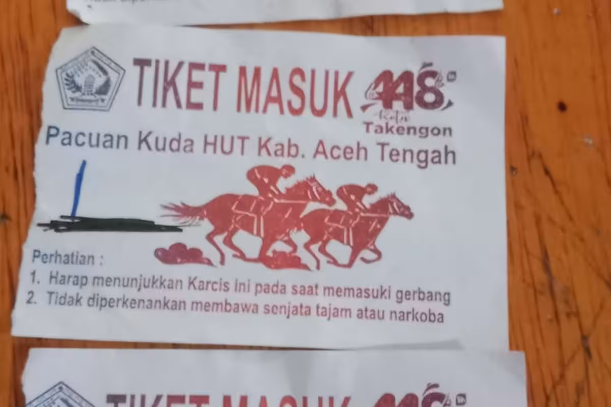 Tiket masuk pacuan kuda yang belum di perforasi