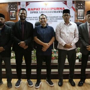 Wali Kota dan Wakil Wali Kota Lhokseumawe bersama Pimpinan DPRK