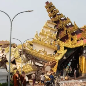 Bangunan Istana Mandalay runtuh akibat gempa