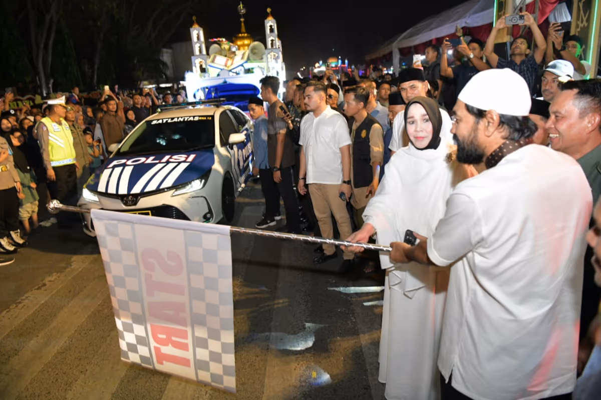 Mualem lepas pawai takbir