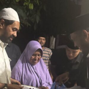 Mualem serahkan bantuan