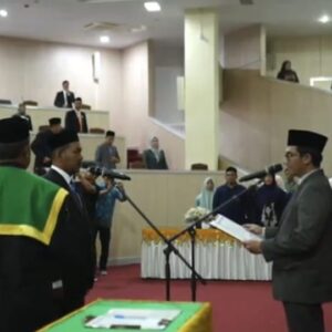 Pelantikan Zulkasmi PAW Anggota DPRK Banda Aceh
