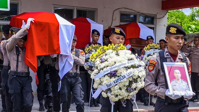 Pemakaman anggota Polres Way Kanan