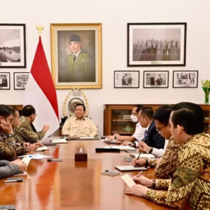 Prabowo memimpin rapat terbatas membahas Koperasi Desa Merah Putih