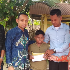STIKes Lhokseumawe serahkan bantuan untuk anak Hasfiani
