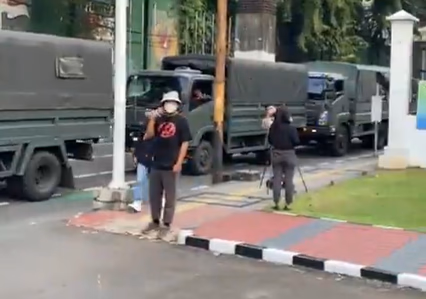 Tambahan truk tentara masuk Gedung DPR