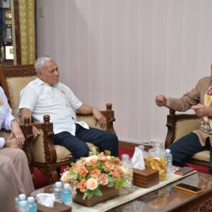 Wagub Dek Fad dan pengurus Kadin Aceh